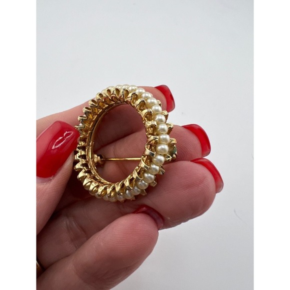 Vintage Women's Jewelry‎ Gold-Tone White Pearl Round Ring Scarf Brooch Pin - Picture 6 of 12